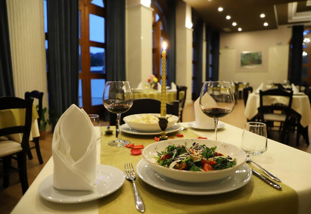 Hotel Colombo Berat Extérieur photo Restaurant in Poland