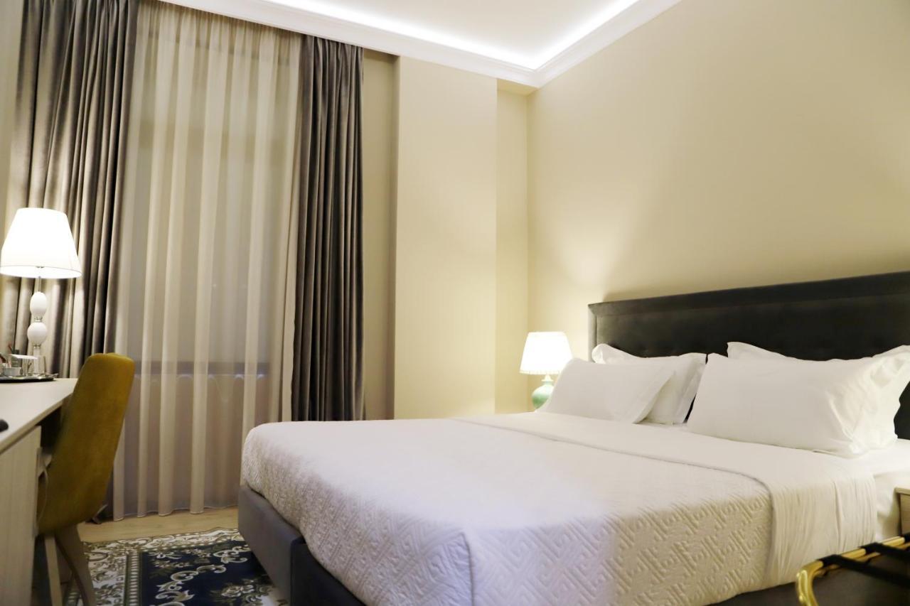 Hotel Colombo Berat Extérieur photo